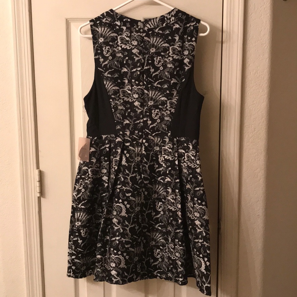 Black and white mini dress - Picture 2 of 3